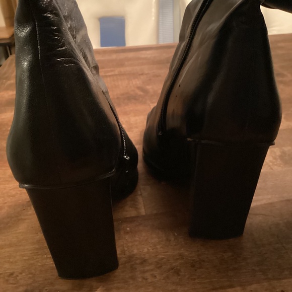 Women’s black leather boots with red stripe on the side - Picture 4 of 5